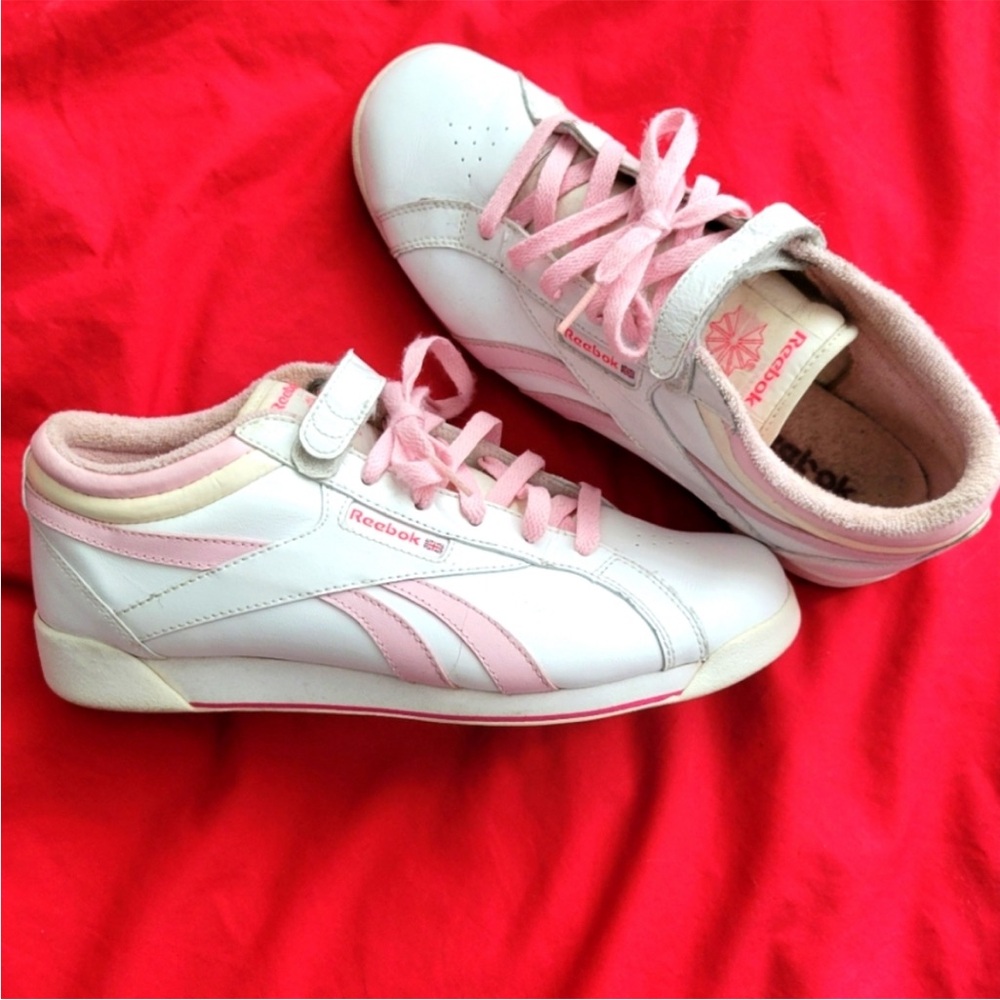 Vintage Reebok Velcro Pink and White
Low top